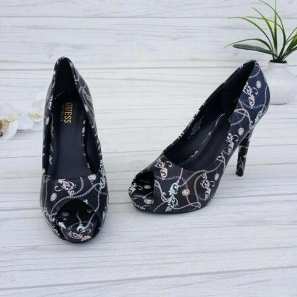 SIZE 6.5 WOMEN'S GUESS FACTORY HIGH HEELS CHAIN PRINT SIGNATURE HEELS ELEGANT - Picture 2 of 7